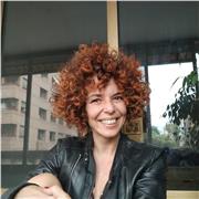Profesora de diseño de interiores para cualquier persona motivada en aprender sobre este tema